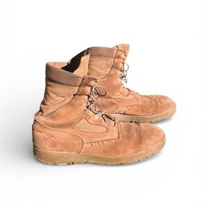 Mens tan Marine Corps suede boots. Size 14R